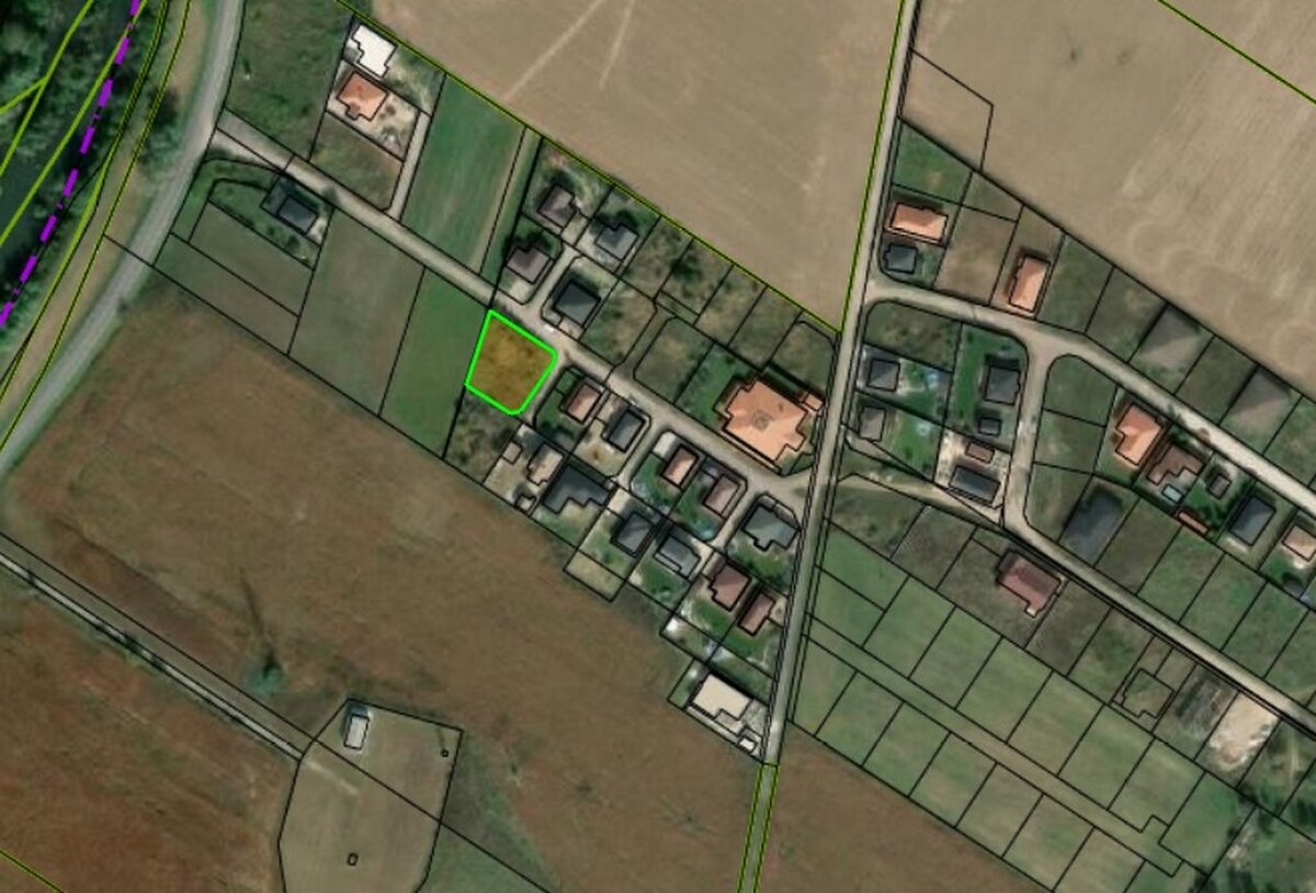 Slnečný stavebný pozemok 818m2, Sokolovce pri Piešťanoch
