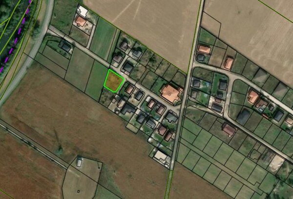 Slnečný stavebný pozemok 818m2, Sokolovce pri Piešťanoch