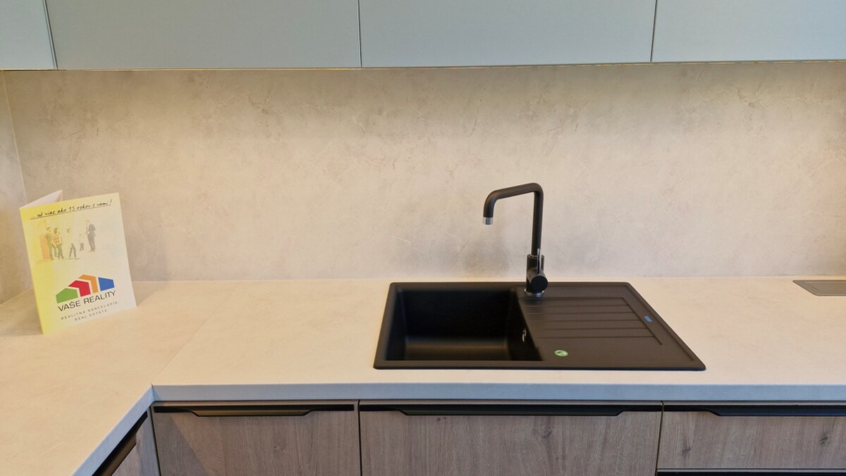Na predaj 3-izbový byt s balkónom po rozsiahlej rekonštrukcií - NMnV — foto 2