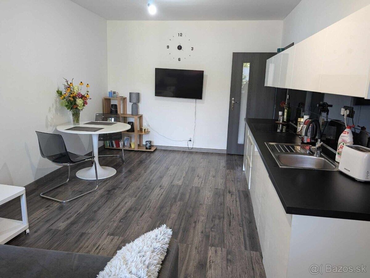 Predaj 3 izbový moderný byt v centre s balkónom