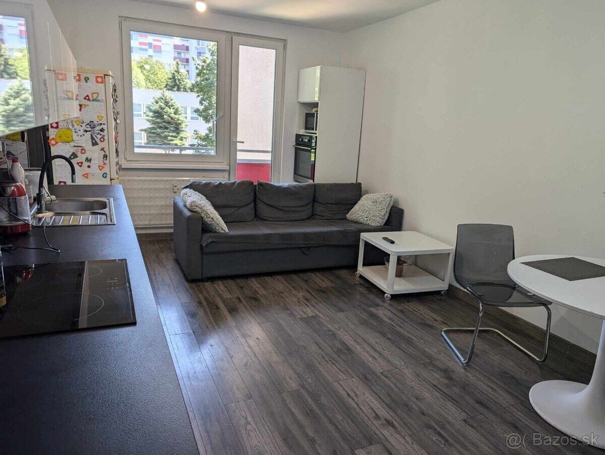 Predaj 3 izbový moderný byt v centre s balkónom — foto 3