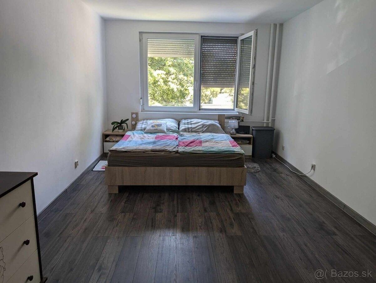 Predaj 3 izbový moderný byt v centre s balkónom — foto 4