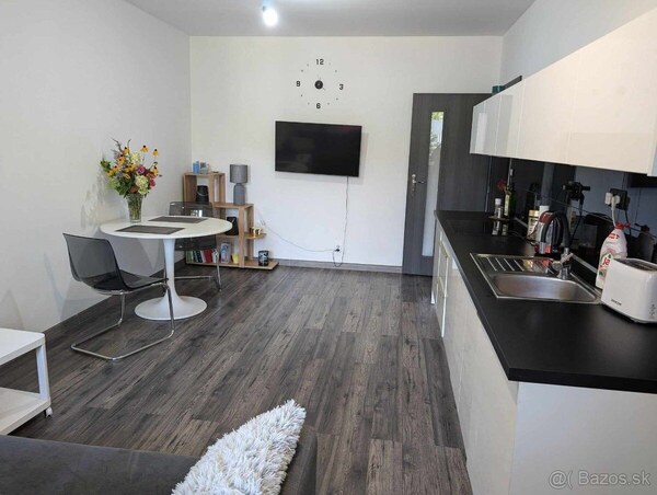 Predaj 3 izbový moderný byt v centre s balkónom