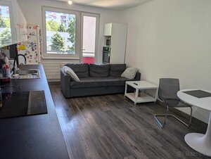 Predaj 3 izbový moderný byt v centre s balkónom — foto 3