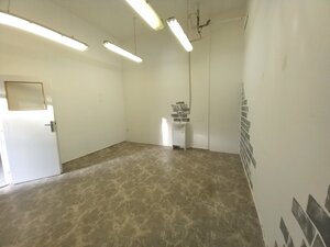 Prenájom šikovný obchodný priestor s umývadlom + 2 parkovacie miesta, — foto 2