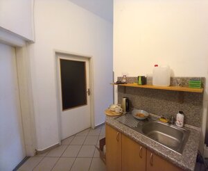 Prenájom šikovný obchodný priestor s umývadlom + 2 parkovacie miesta, — foto 4