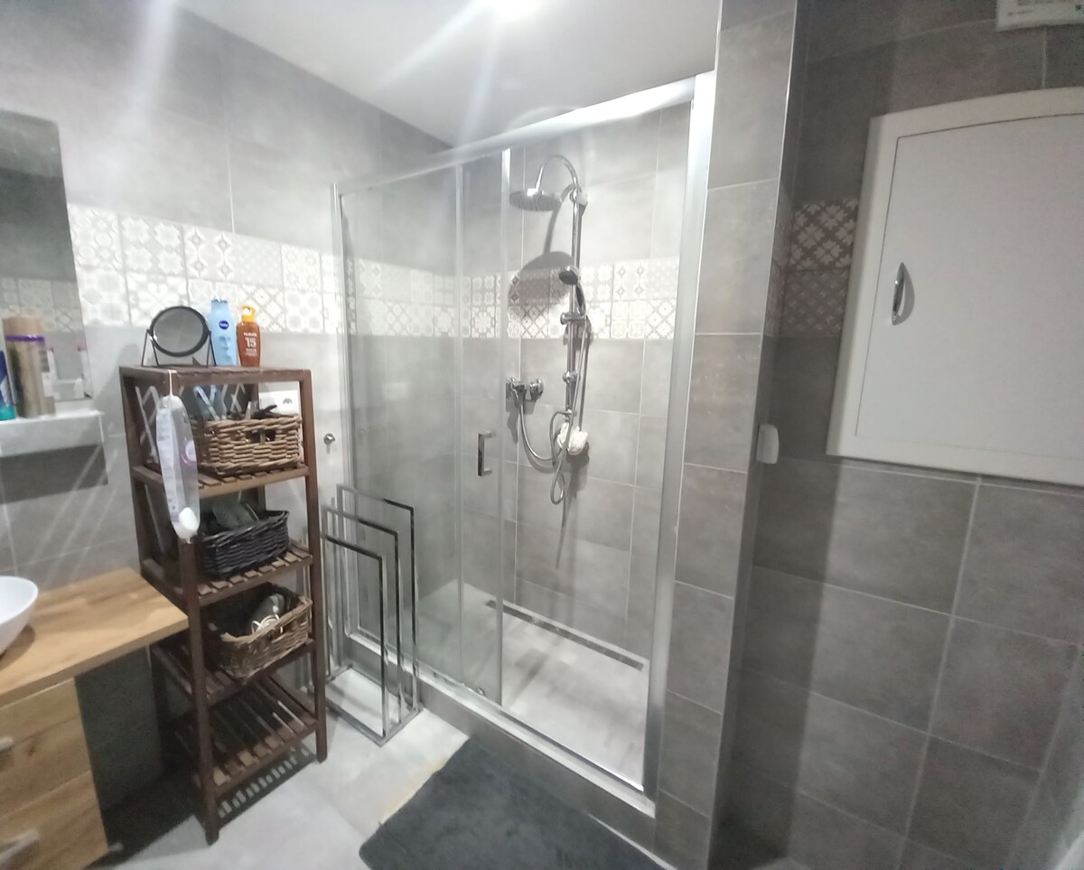 Predaj vkusný, krásny 2-izbový byt + loggia v nádhernom, tichom prostr — foto 8
