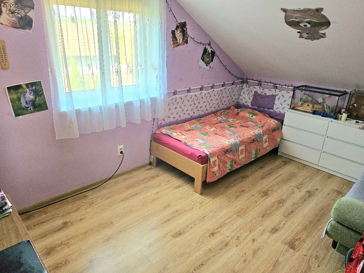 RODINNÝ DOM - PODLUŽANY - 4 IZBOVÝ -148 M2 NA POZEMKU 1049 M2 — foto 16