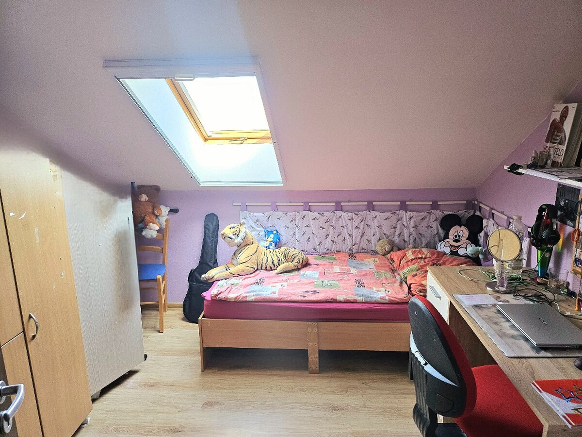 RODINNÝ DOM - PODLUŽANY - 4 IZBOVÝ -148 M2 NA POZEMKU 1049 M2 — foto 18