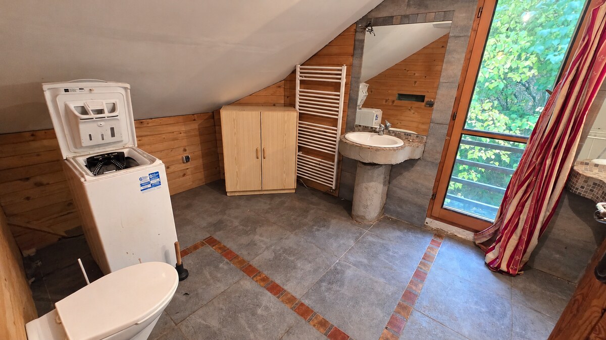 JEDINEČNÁ NEHNUTEĽNOSŤ POD HRADOM TEMATÍN – RODINNÝ DOM + 13046m2 — foto 21