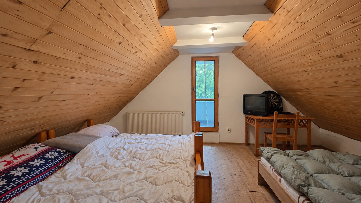 JEDINEČNÁ NEHNUTEĽNOSŤ POD HRADOM TEMATÍN – RODINNÝ DOM + 13046m2 — foto 28