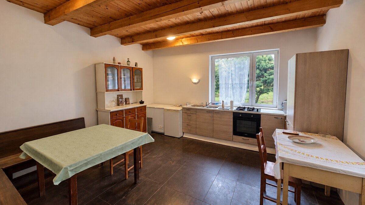 JEDINEČNÁ NEHNUTEĽNOSŤ POD HRADOM TEMATÍN – RODINNÝ DOM + 13046m2 — foto 30