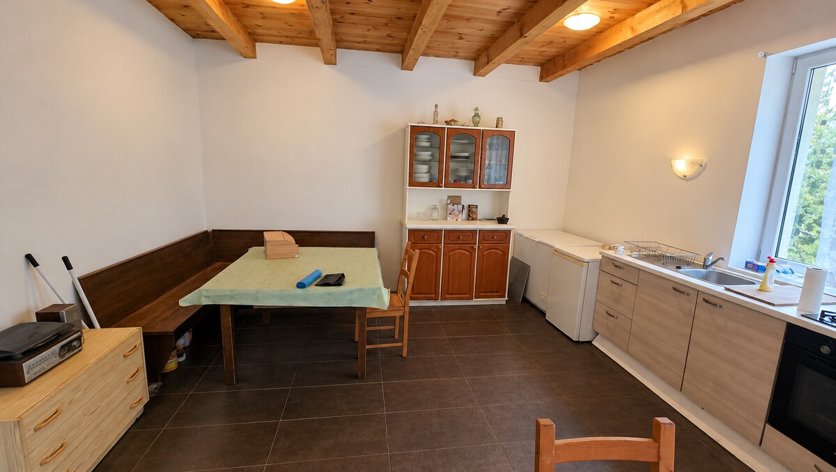 JEDINEČNÁ NEHNUTEĽNOSŤ POD HRADOM TEMATÍN – RODINNÝ DOM + 13046m2 — foto 31