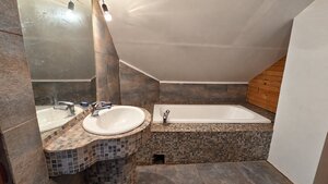 JEDINEČNÁ NEHNUTEĽNOSŤ POD HRADOM TEMATÍN – RODINNÝ DOM + 13046m2 — foto 17