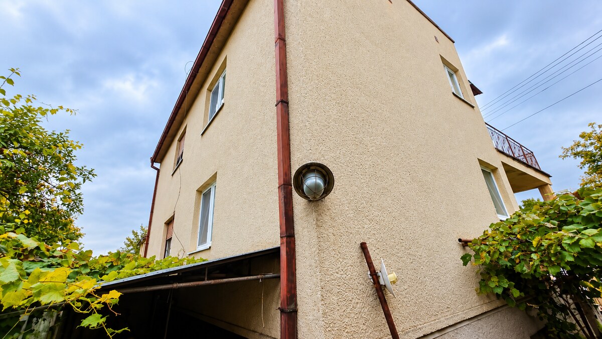 Priestranný rodinný dom na Floreáte v Piešťanoch – pozemok 616 m² — foto 15
