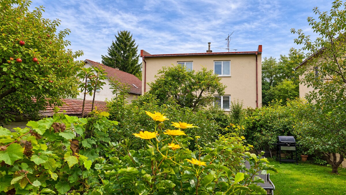 Priestranný rodinný dom na Floreáte v Piešťanoch – pozemok 616 m² — foto 21