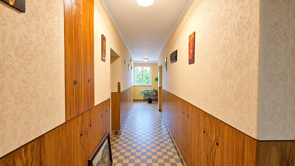 Priestranný rodinný dom na Floreáte v Piešťanoch – pozemok 616 m² — foto 25