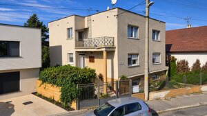Priestranný rodinný dom na Floreáte v Piešťanoch – pozemok 616 m² — foto 1