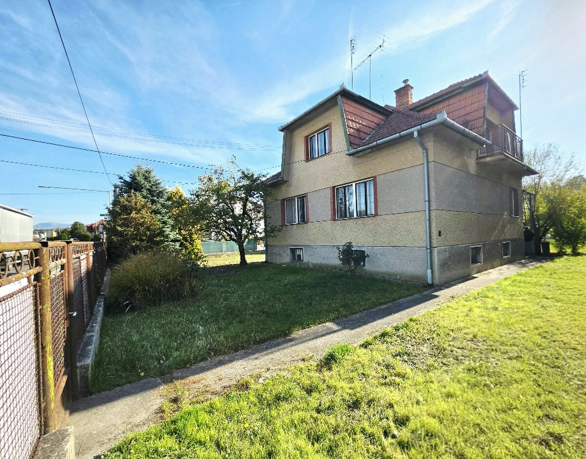 RODINNÝ DOM V LUKRATÍVNEJ LOKALITE BÁNOVCE NAD BEBRAVOU