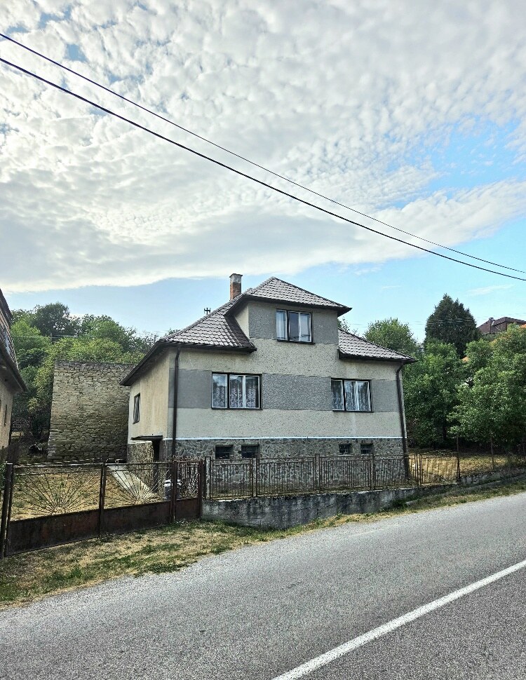 REZERVOVANÉ Rodinný dom s krásnym pozemkom v obci Kšinná/POZEMOK 831 m — foto 12