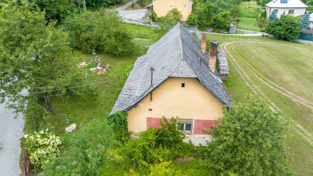 PREDANÉ** Pozemok 1308 m2 s Rodinným domom Košecké Podhradie — foto 3