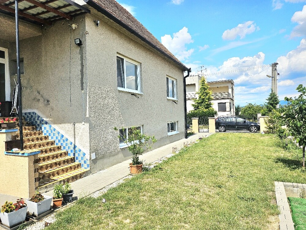 RODINNÝ DOM- VEĽKÉ CHLIEVANY- POZEMOK 1001 m2- 5 IZBOVÝ — foto 10