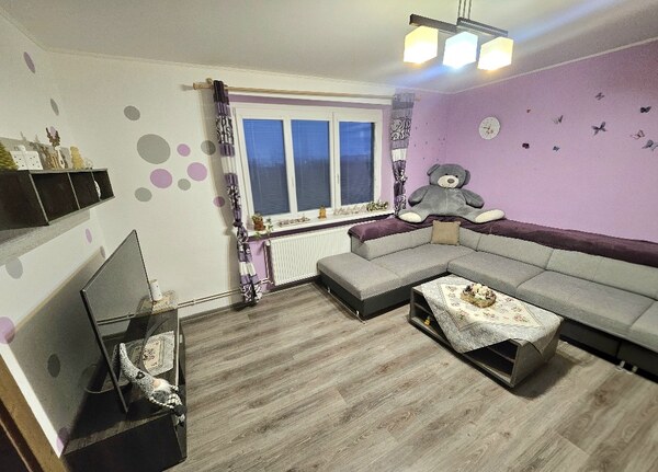 RODINNÝ DOM- VEĽKÉ CHLIEVANY- POZEMOK 1001 m2- 5 IZBOVÝ