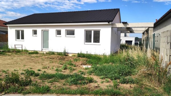 NOVOSTAVBA 4-IZBOVÉHO BUNGALOVU V SOKOLOVCIACH – 100 m²