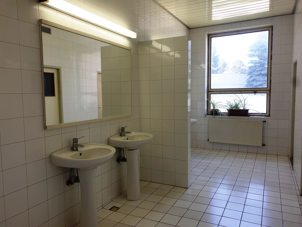 Administratívna budova so sklad. priestormi 1200 m2 - Tr. Bohuslavice — foto 31