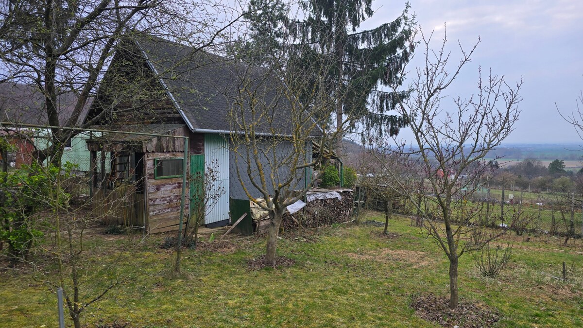 Pozemok s chatkou a nádherným výhľadom v Sokolovciach | 645 m² | elekt — foto 2
