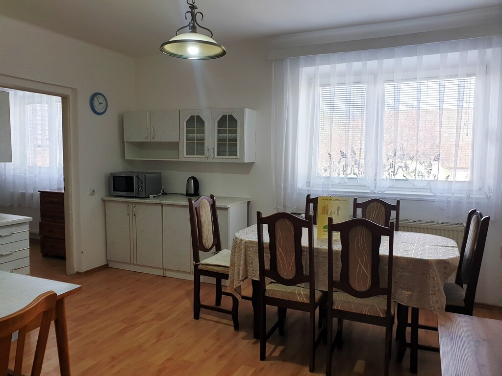 2-podlažný rodinný dom 320 m2 s pozemkom 1518 m2 - Bzince p. Javorinou — foto 14