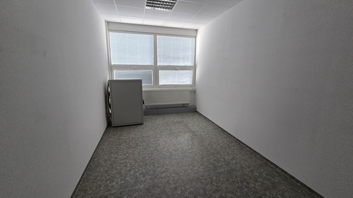 Kancelária 70 m² (50m2 + 20m2) na prenájom - Piešťany, Vajanského — foto 4