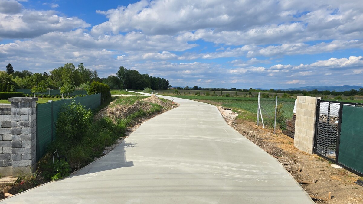 *REZERVOVANÉ* STAVEBNÝ POZEMOK 561 M² BOROVCE *VIDEO*
