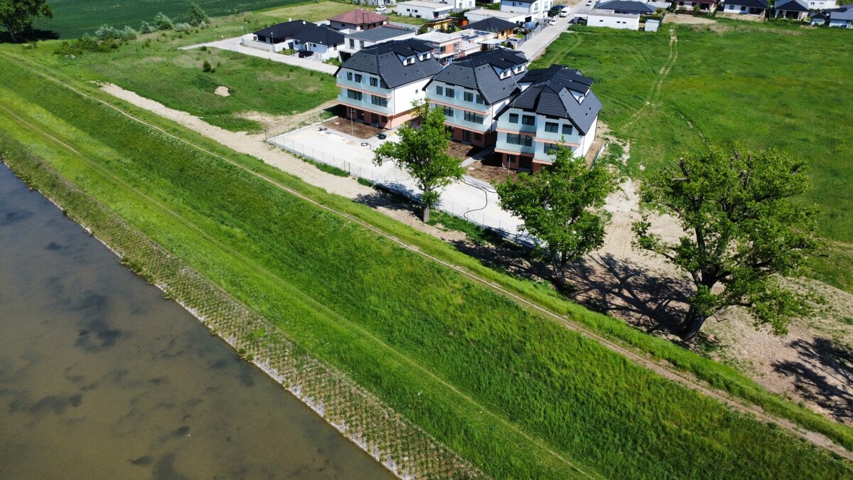 NA PREDAJ – 2-izbový byt 60 m2 v novostavbe RiverResort, Banka — foto 6