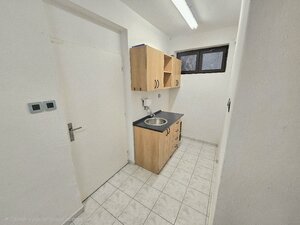 PRENÁJOM OBCHODNÉHO PRIESTORU 120m2/ DUBNIČKA- TRŽNICA — foto 4