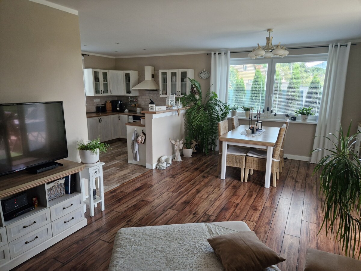 Novostavba - bungalov 100 m2 v obci Košeca, pozemok 800 m2