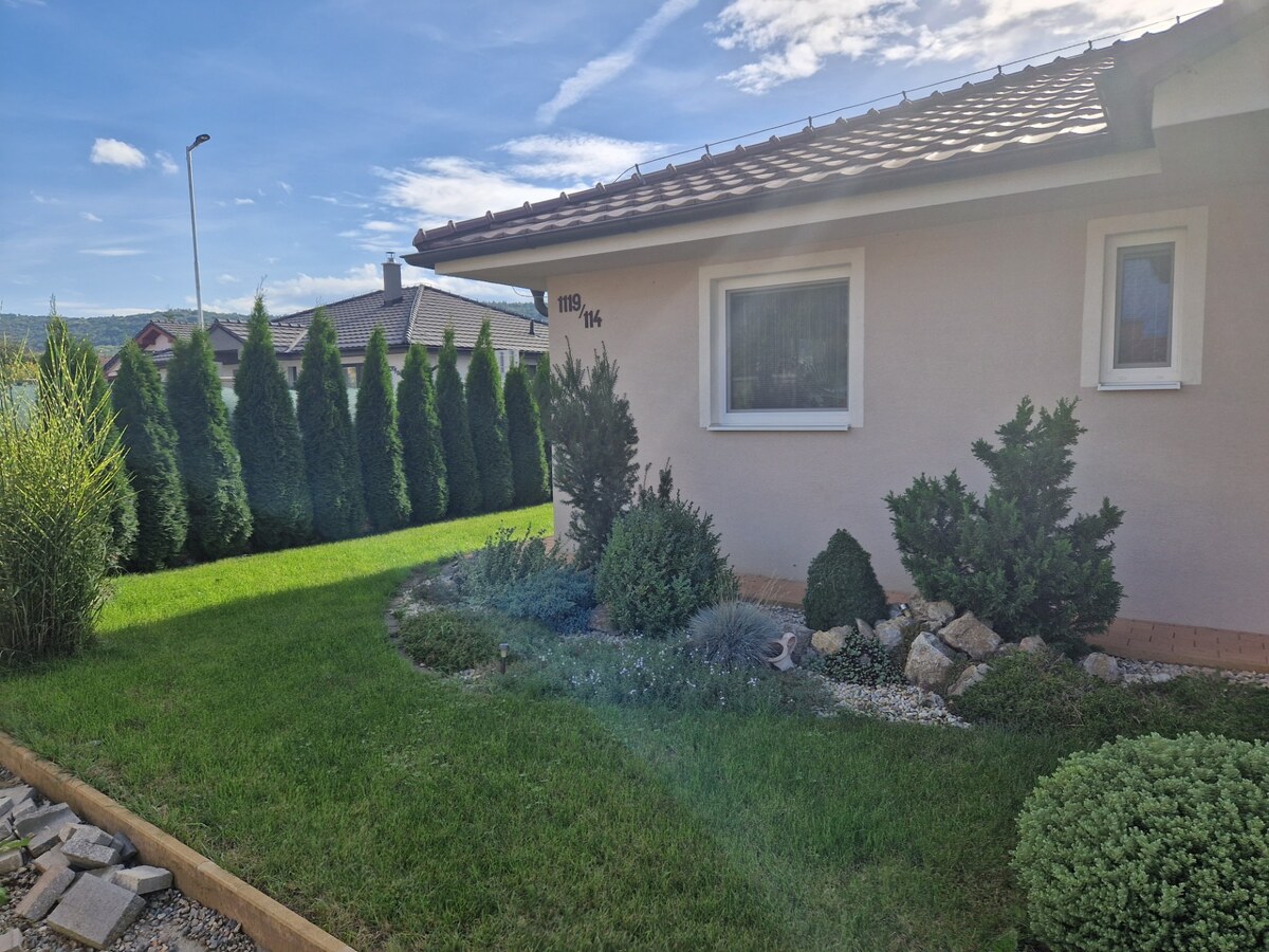 Novostavba - bungalov 100 m2 v obci Košeca, pozemok 800 m2 — foto 17
