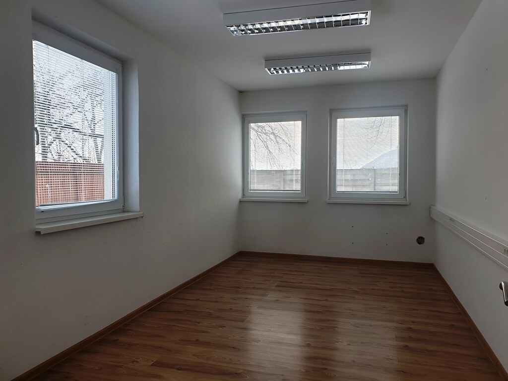 Priemyselný objekt 8 000 m2 s halou 991 m2 - Trenčianske Bohuslavice — foto 16