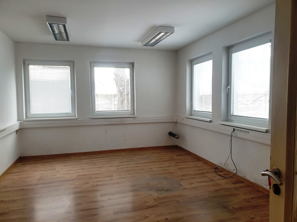 Priemyselný objekt 8 000 m2 s halou 991 m2 - Trenčianske Bohuslavice — foto 17