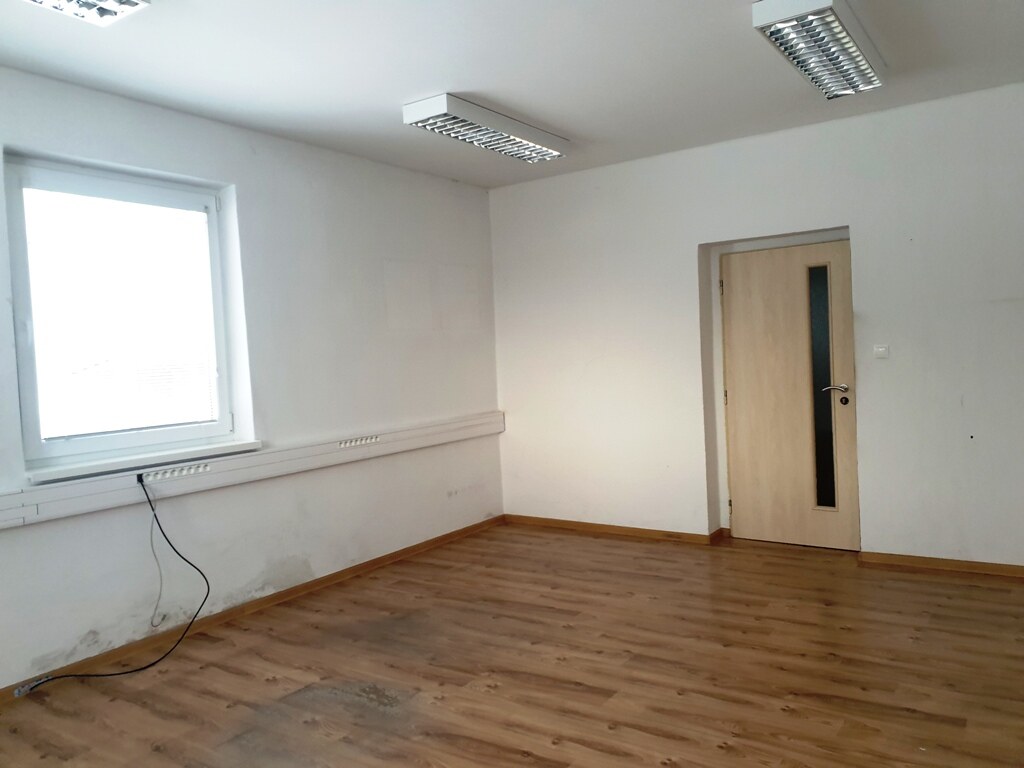 Priemyselný objekt 8 000 m2 s halou 991 m2 - Trenčianske Bohuslavice — foto 18