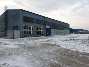 Priemyselný objekt 8 000 m2 s halou 991 m2 - Trenčianske Bohuslavice — foto 1
