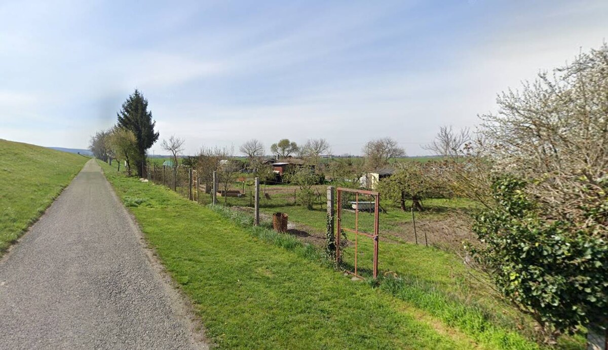Predaj pozemku 401 m² v záhradkárskej oblasti – Drahovce (Sĺňava –Hať) — foto 3