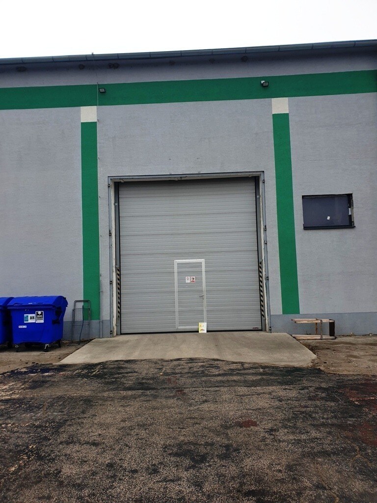 Prenájom - výrobná hala s rozlohou 4 000 m² - Tr. Bohuslavice, NMnV — foto 3