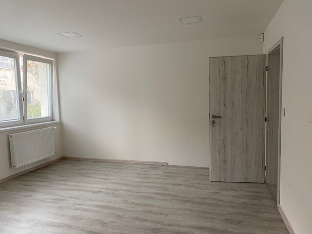 Kancelárske a prevádzkové priestory- Dubnica nad Váhom (52 m2, 104 m2) — foto 3