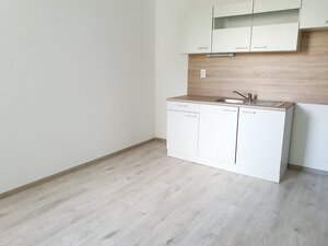 PRENÁJOM  Bánovce nad Bebravou  / 1 IZBOVÝ BYT / CENTRUM / — foto 1