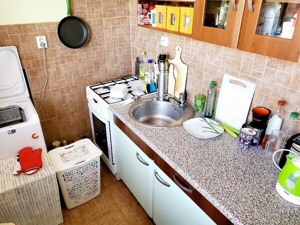 2 izbový  byt  Bánovce nad Bebravou, CENTRUM, 52 m2 ,LOGGIA ,PIVNICA