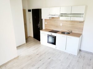 *PRENÁJOM*  Bánovce nad Bebravou  1 IZBOVÝ BYT - CENTRUM — foto 1