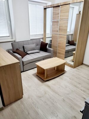 PRENÁJOM  Bánovce nad Bebravou  / 1 IZBOVÝ BYT / ZARIADENÝ /CENTRUM / — foto 1
