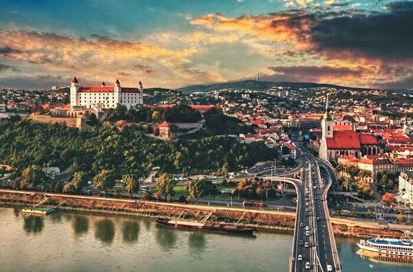 KÚPIM 2-IZBOVÝ BYT, BA –DLHÉ DIELY, PLATBA HOTOVOSŤOU