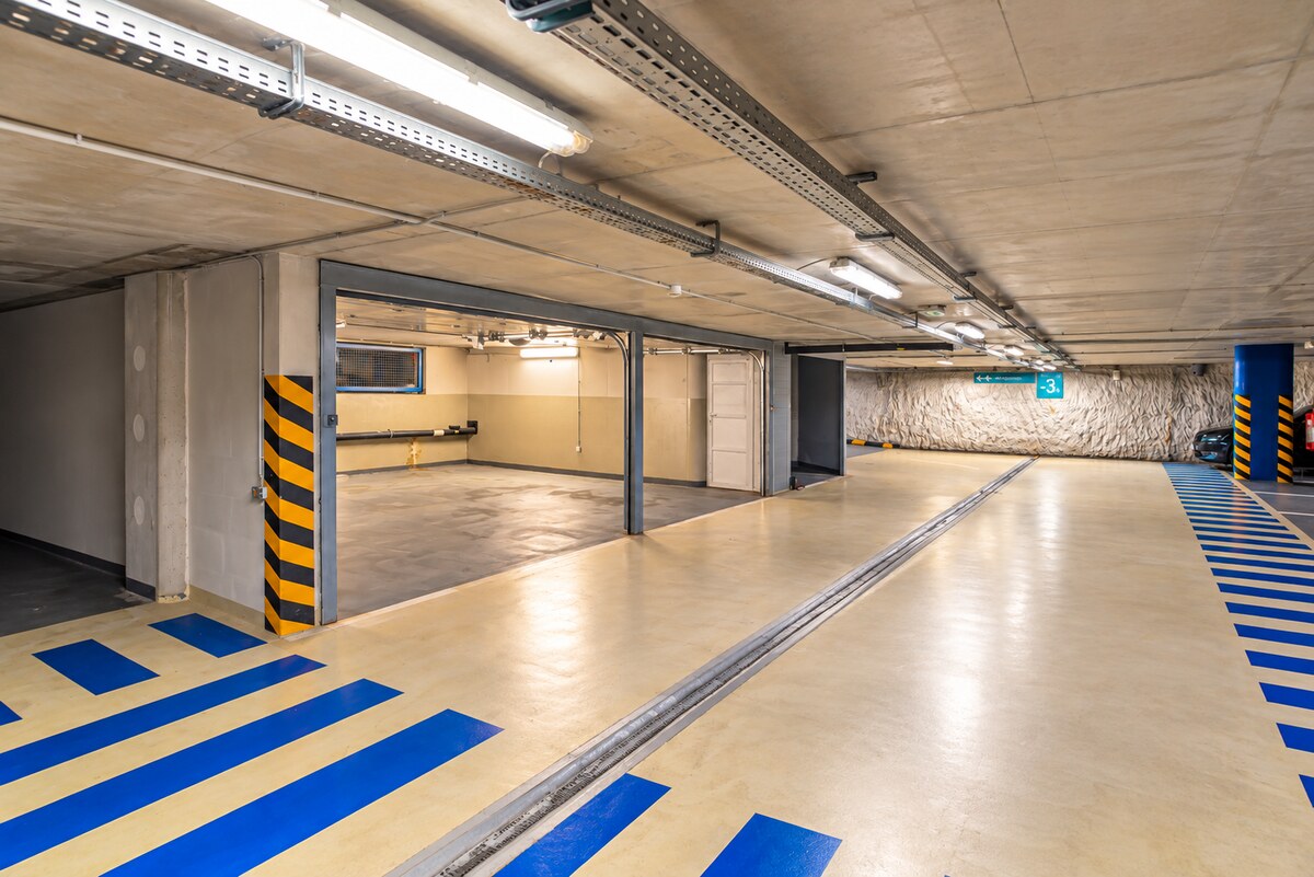 Na prenájom 2-garáž, 42 m², v garážovom dome, Cintorínska ul., ihneď — foto 3